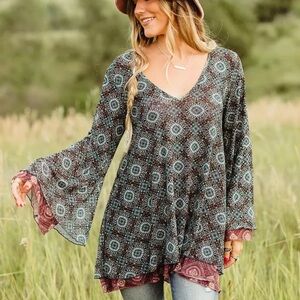 Gimmicks BKE Women S Floral Mesh Boho Retro Bell Sleeves Back Cut-Out Tunic Top